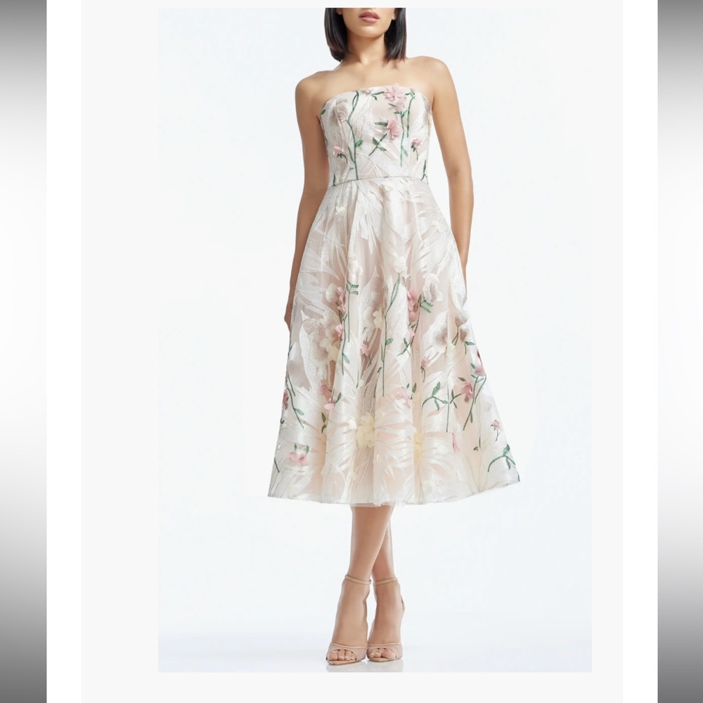 Kailyn Floral Appliqué Strapless Cocktail Dress
Dress the Population